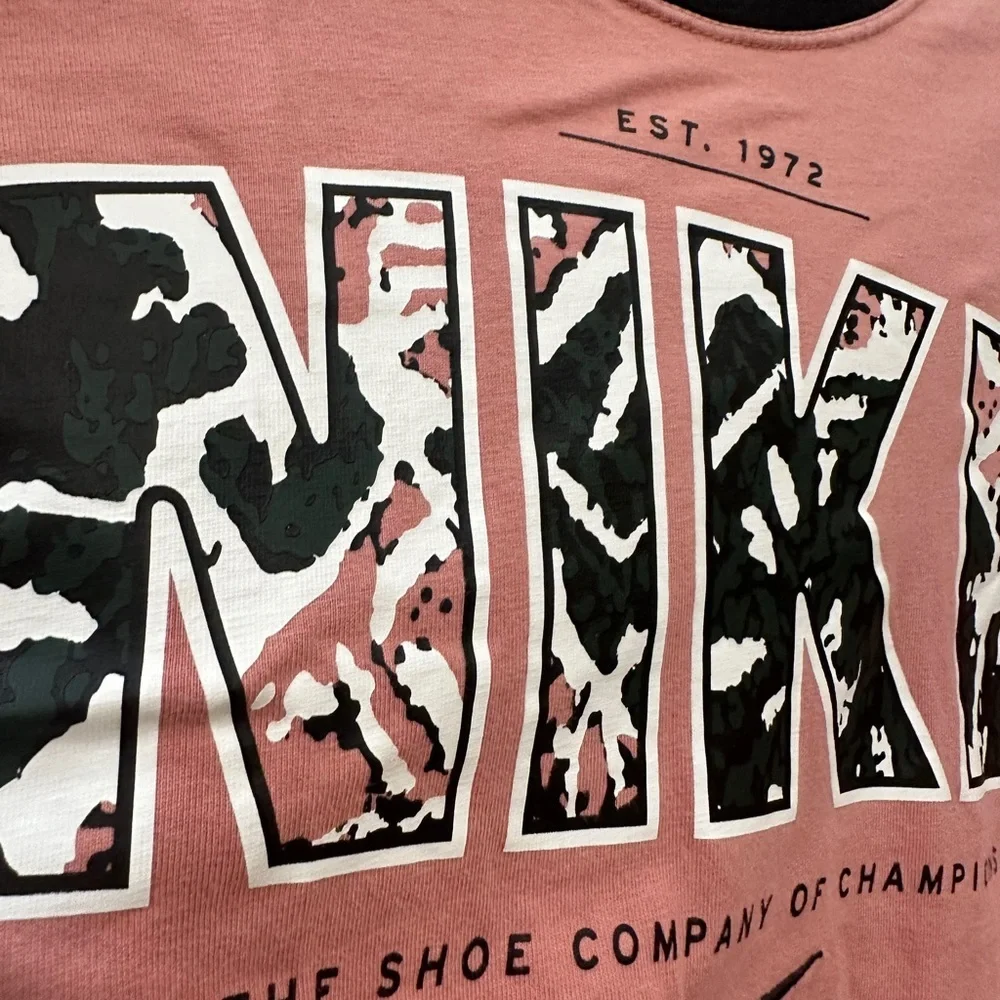 Nike Woman’s Graphic Tee in Pink